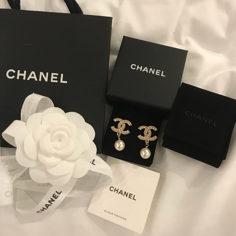 ⛔️❌SOLD❌⛔️CHANEL classic double C logo with pearls - Picture 1 of 8